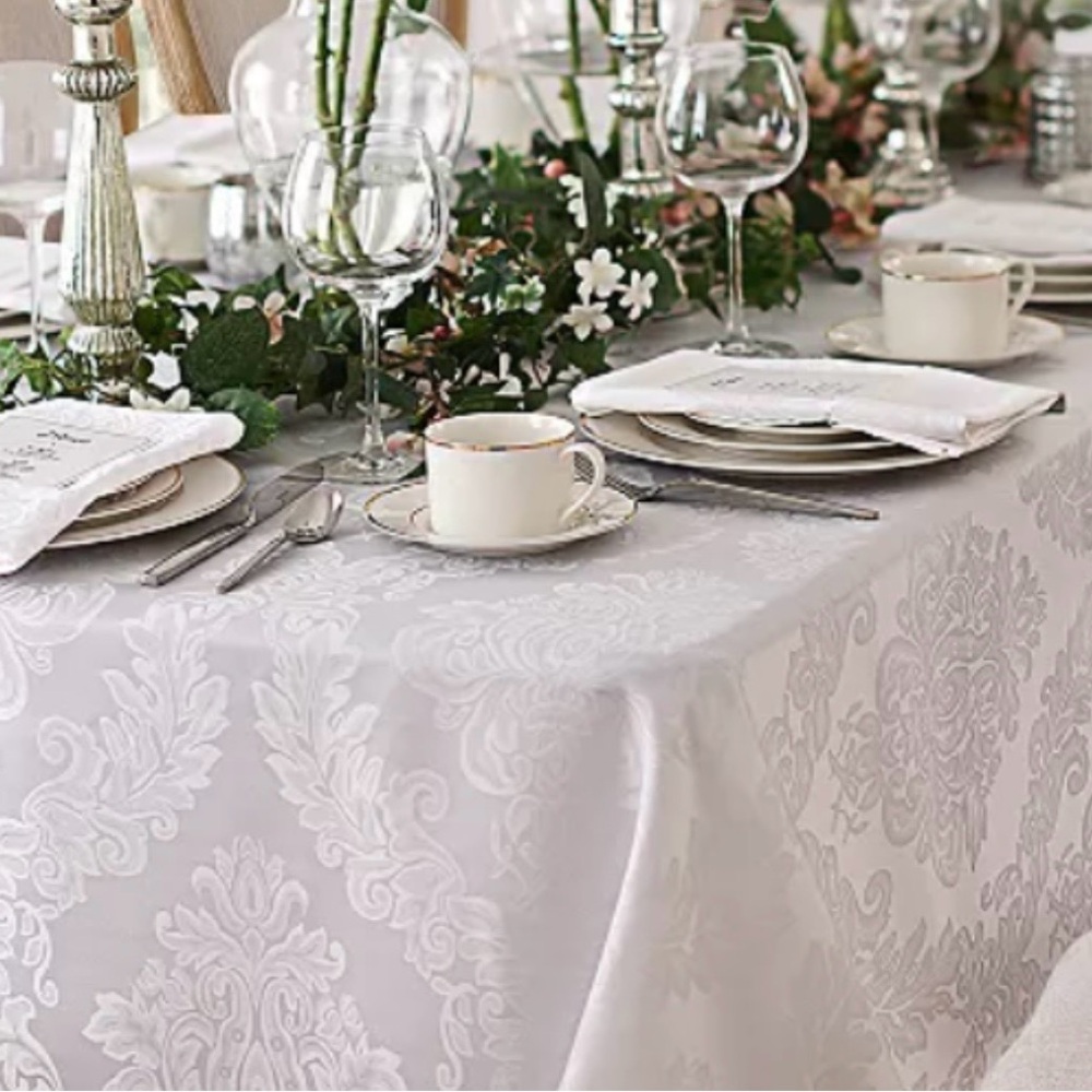 Macy's 12 Piece White Damask Table Linens